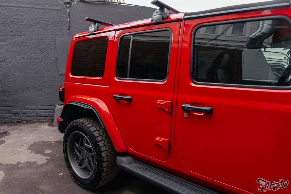 Кузовной ремонт яркого Jeep Wrangler